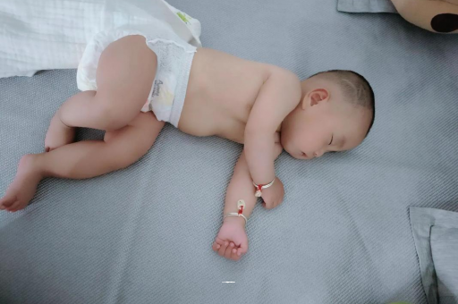 黄骅没满月的宝宝